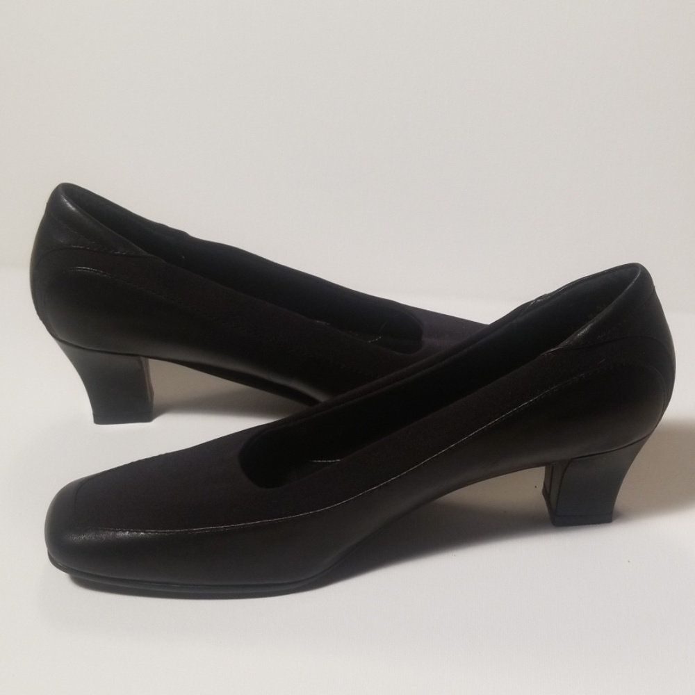 Naturalizer Black Leather Square Toe Kitten Heels